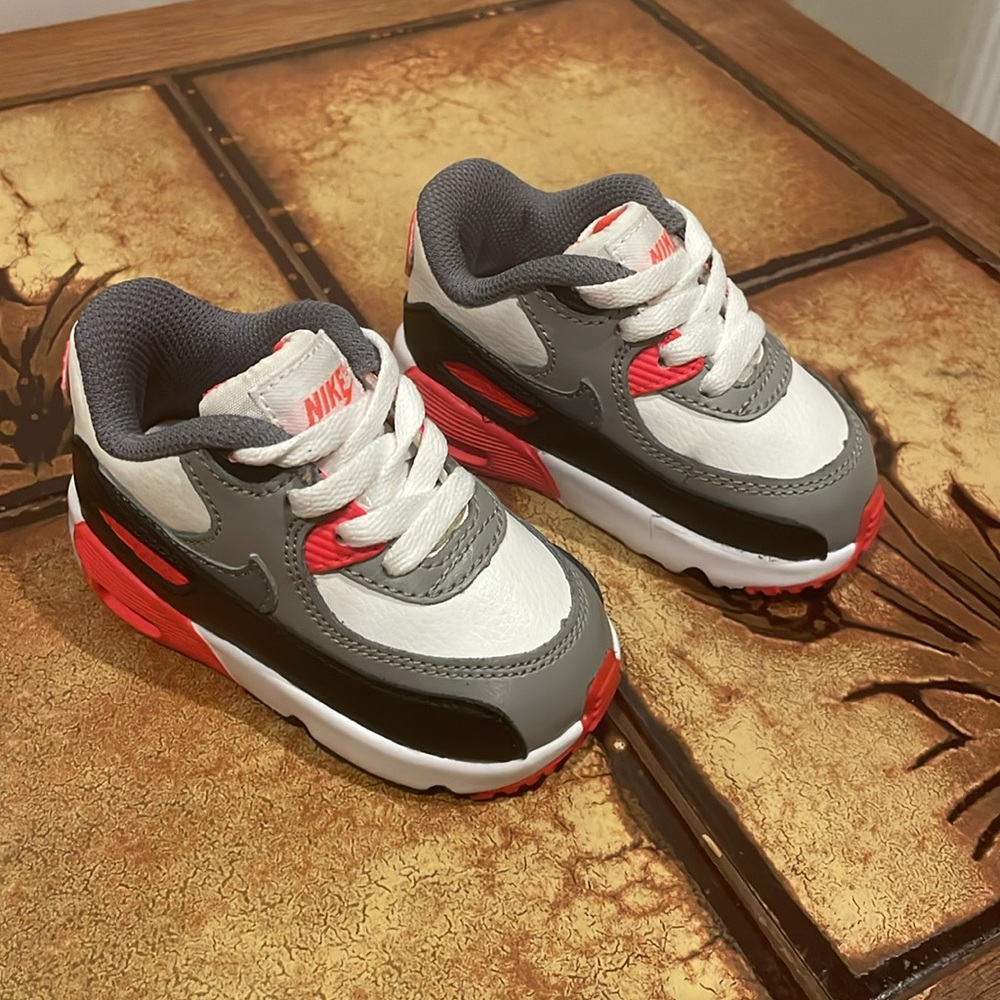 EUC LIKE NEW Toddler Nikes